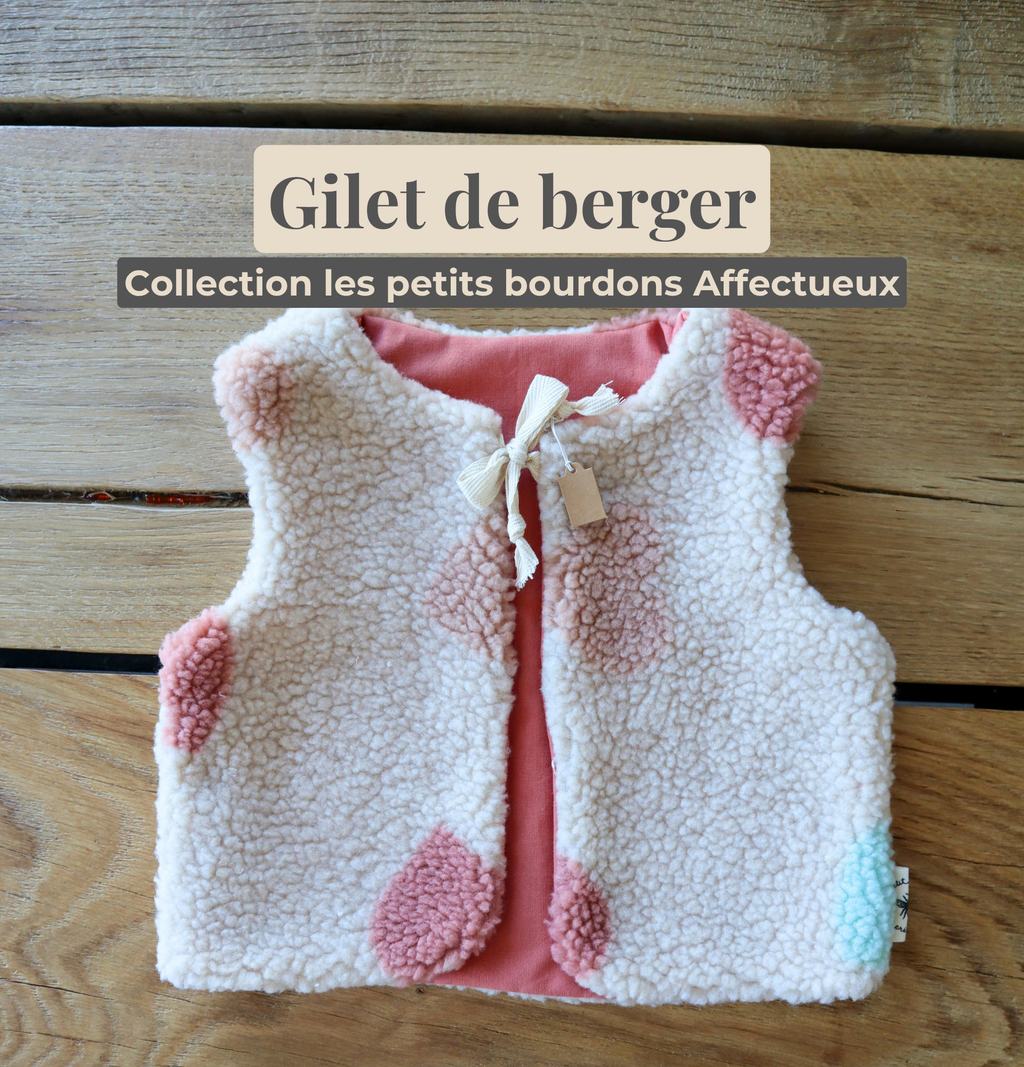 Gilet de berger bébé & enfant réversible – Fourrure à motifs coeurs