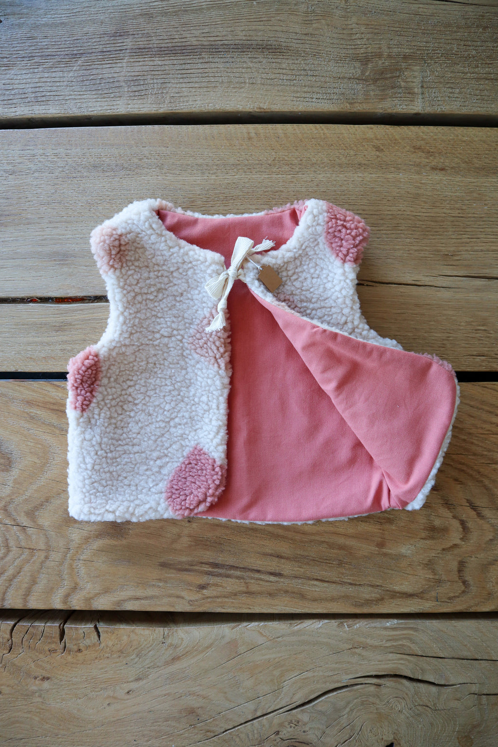 Gilet de berger bébé & enfant réversible – Fourrure à motifs coeurs