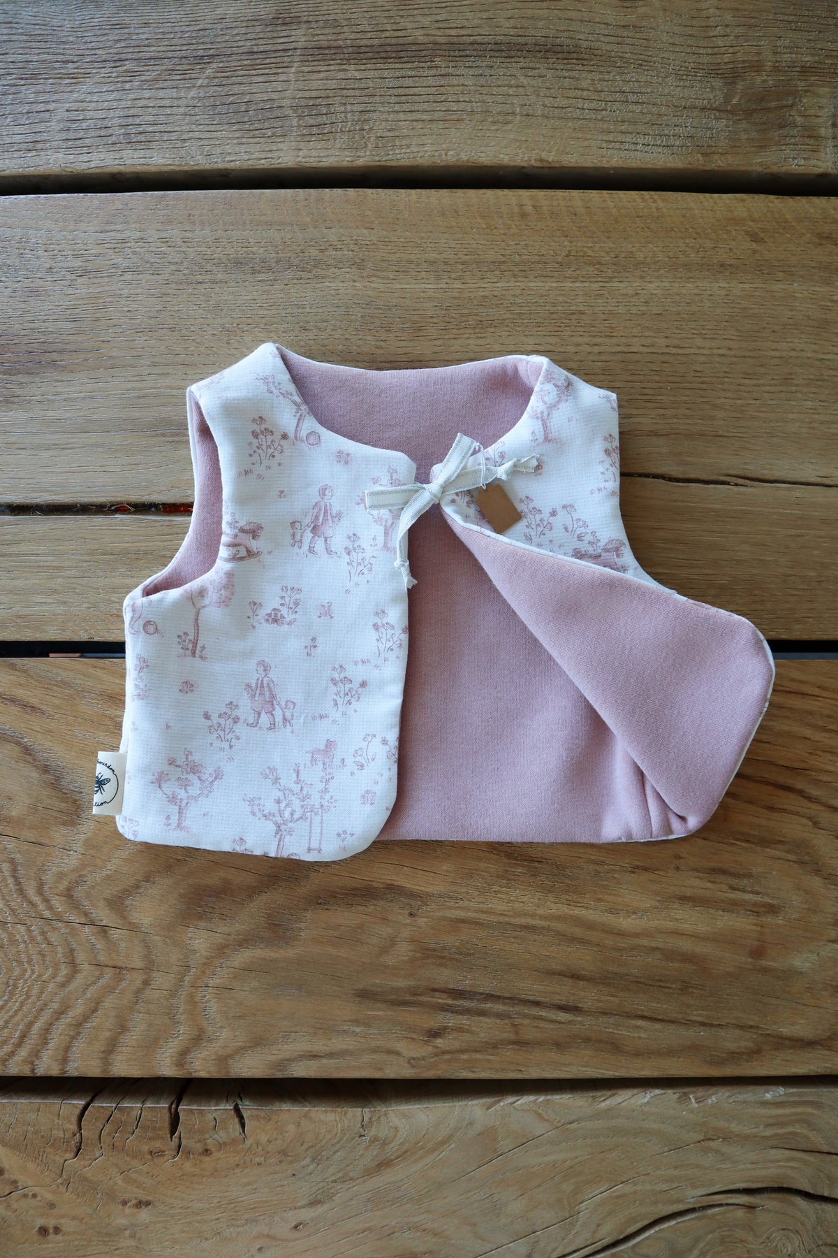Gilet de berger bébé & enfant réversible – Motifs toile de jouy rose