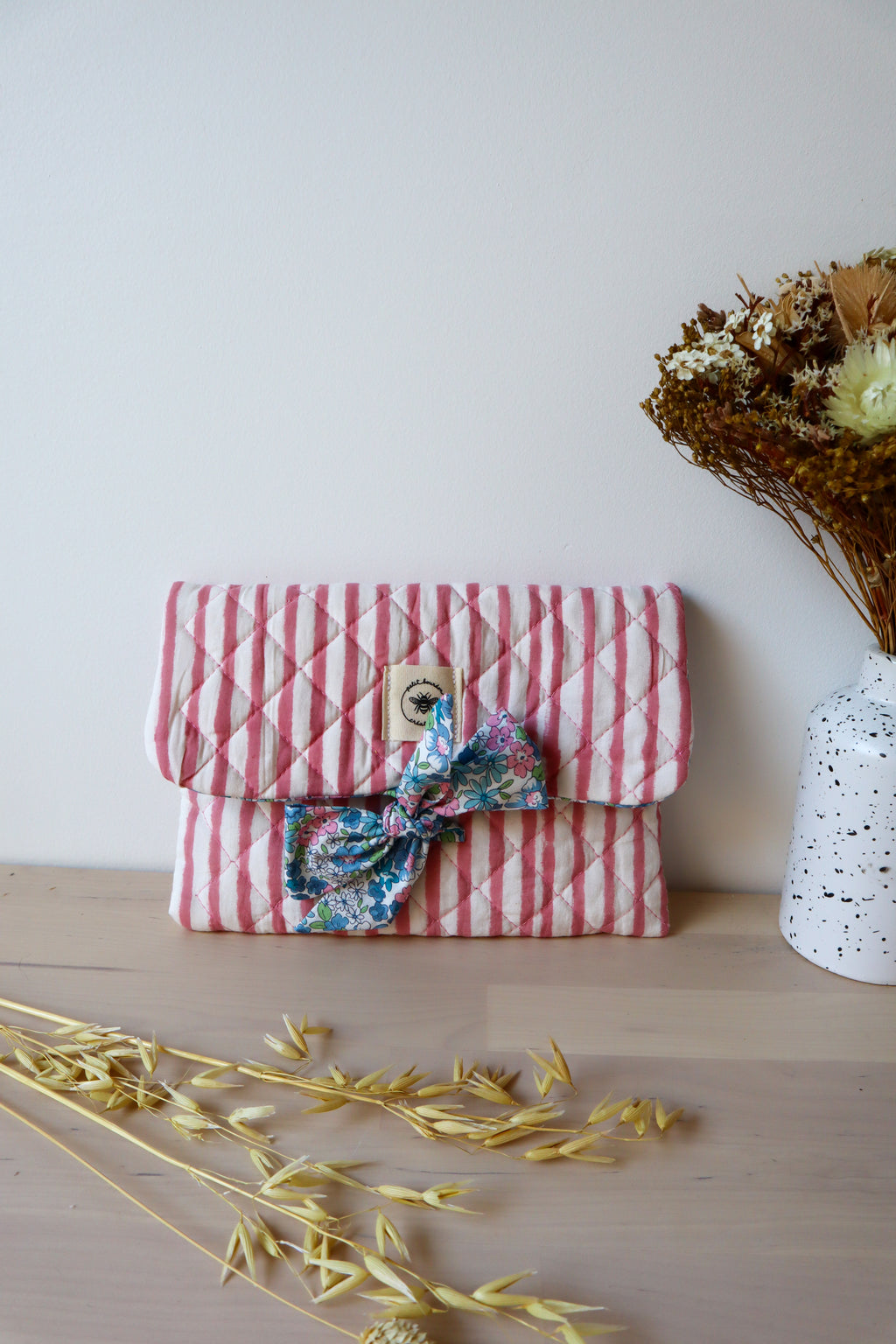 Pochette pour livre de poche en tissu fait main et personnalisable