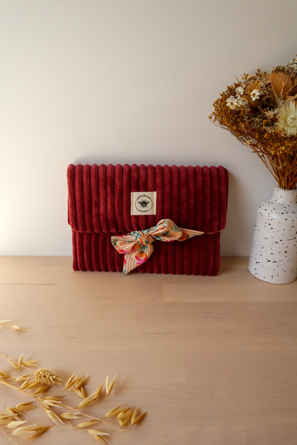 Pochette livre en tissu fait main – Protège carnet matelassé avec nœud