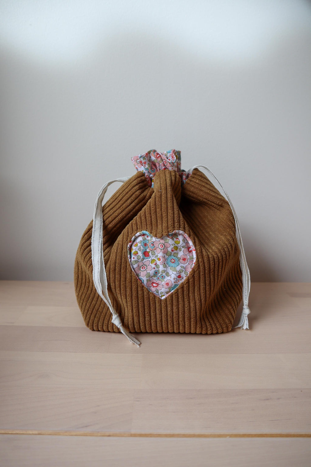 Pochon trousse avec cœur cousu fait main